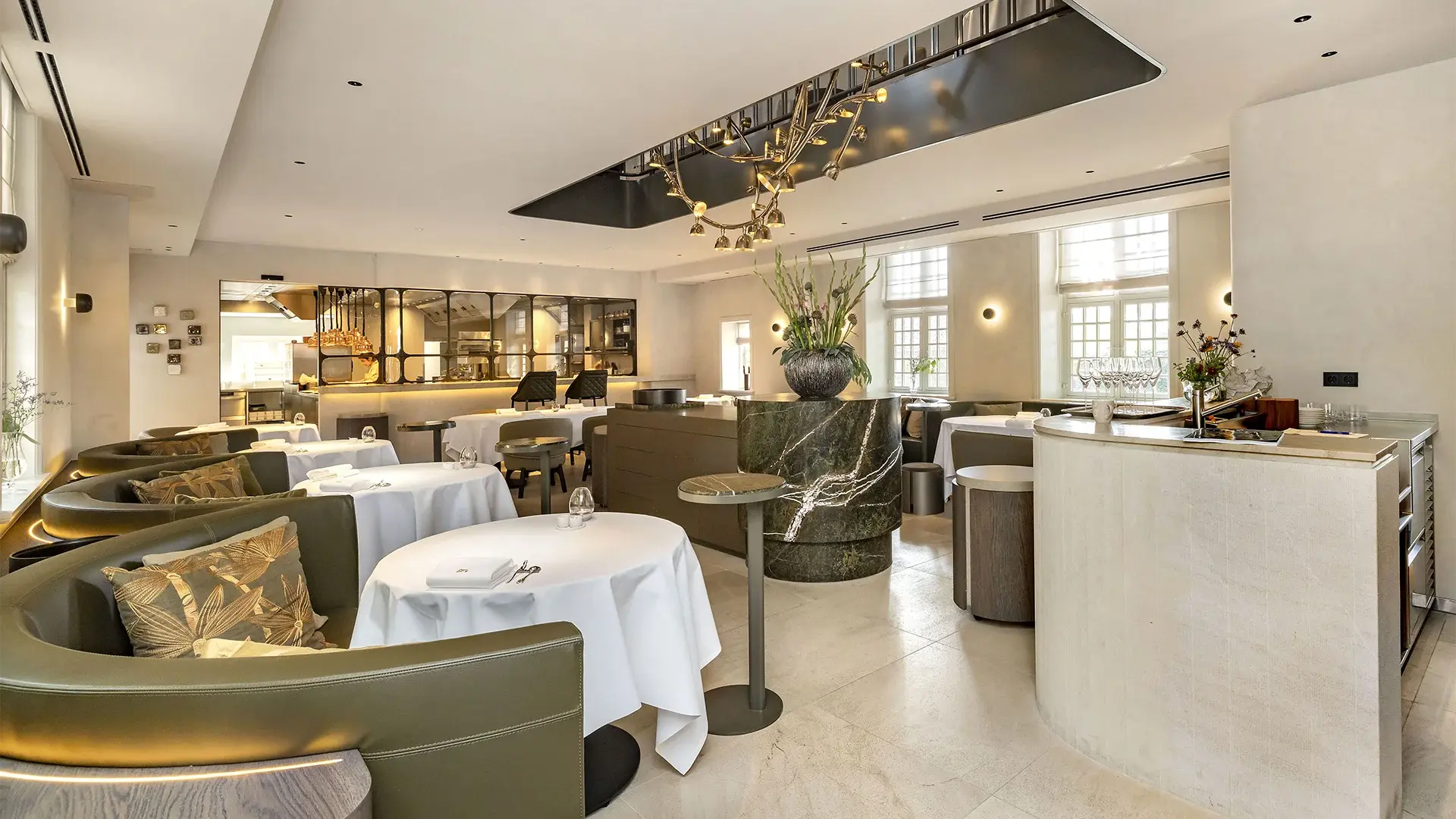 Interieur van de eetzaal van Restaurant GEM.