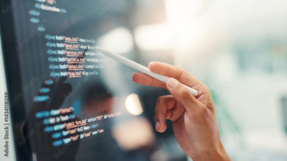 Developer voert een software-update uit op de computer