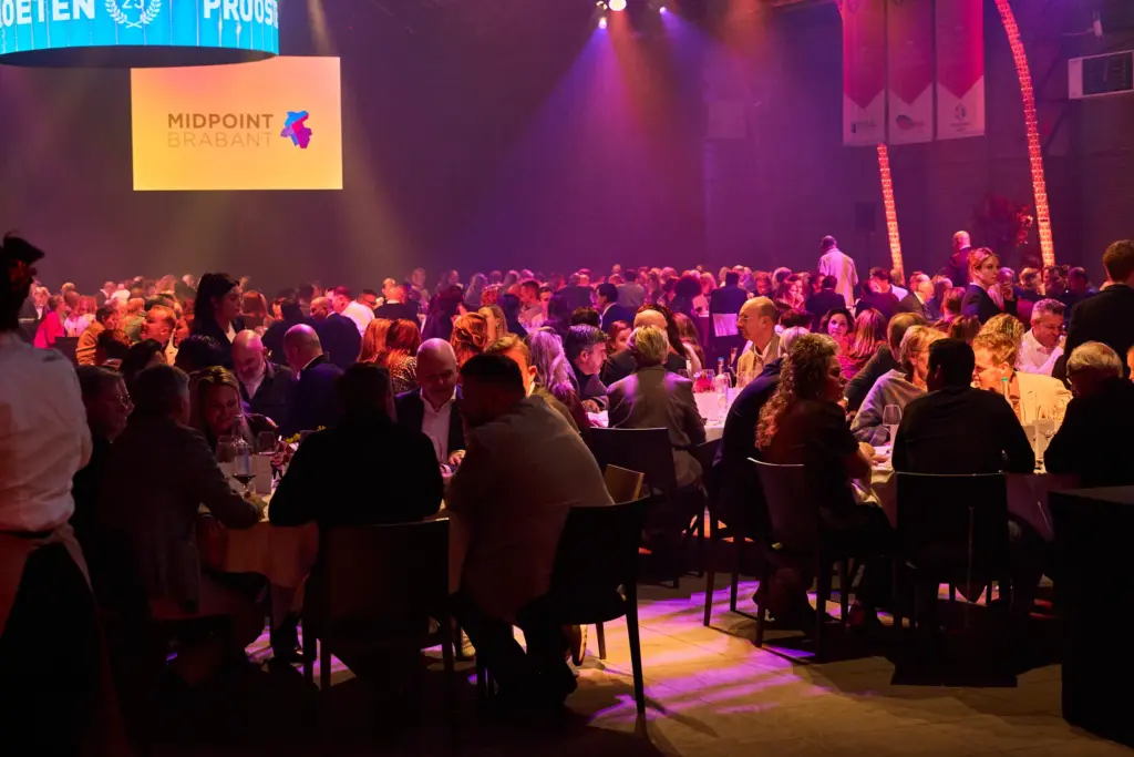 Gasten aan ronde tafels tijdens het diner van de BOV Trofee 2025